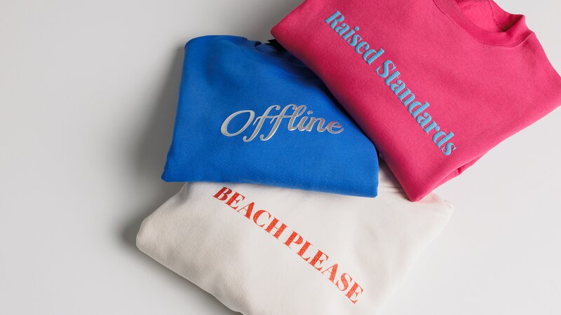 Bold sans-serif fonts that hold up across puff, metallic, and glitter prints