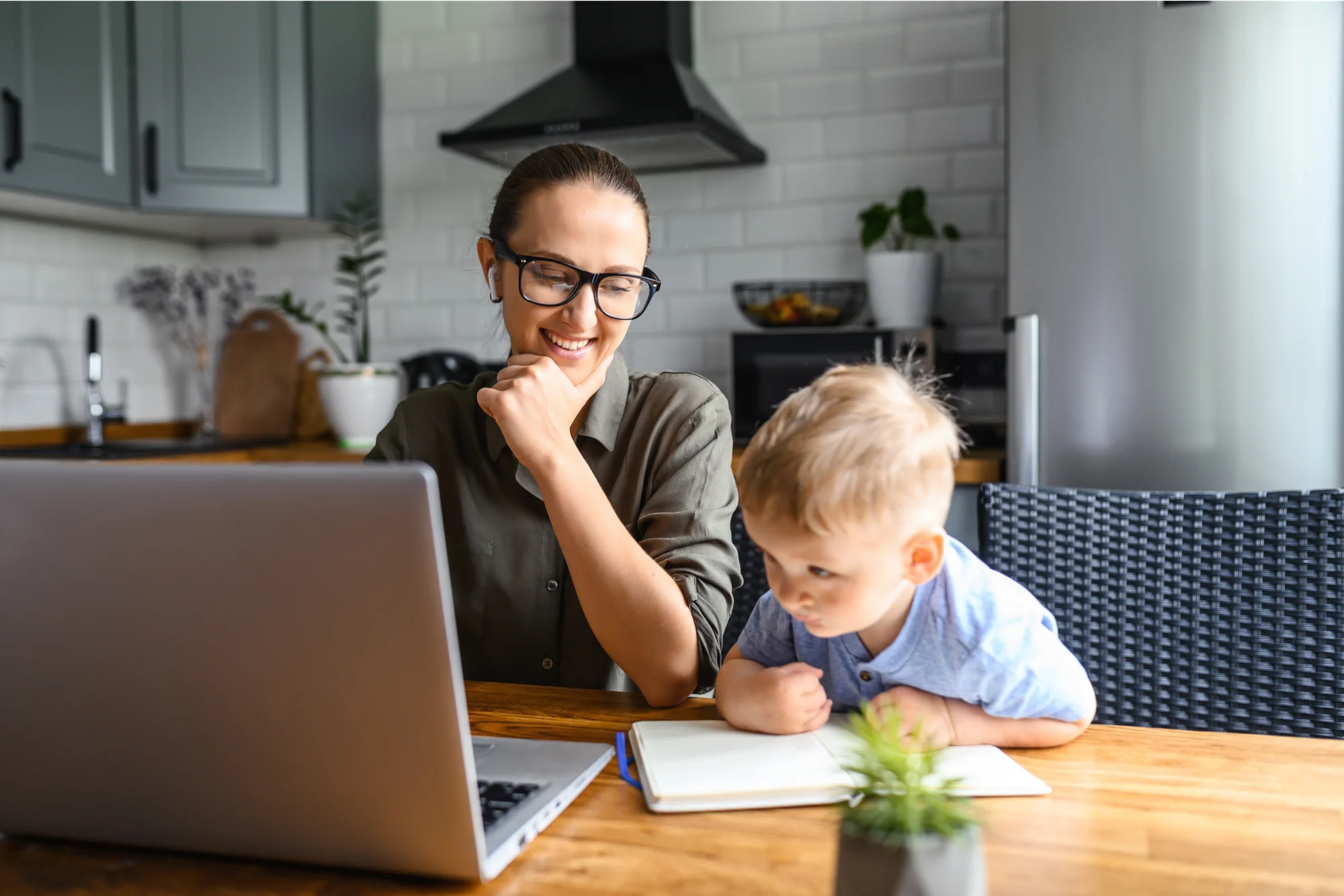 How to make money as a stay-at-home mom: 30 Ideas