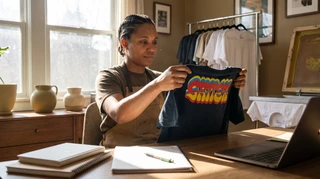 How Does Screen Printing Work? Apparel Seller Guide