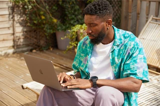 How to make extra income while working full-time in 2026