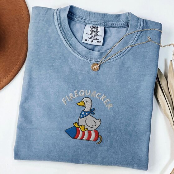 4th of July shirt with a dinosaur design that says 