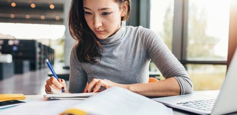 Make Money as a College Student Research Assistant