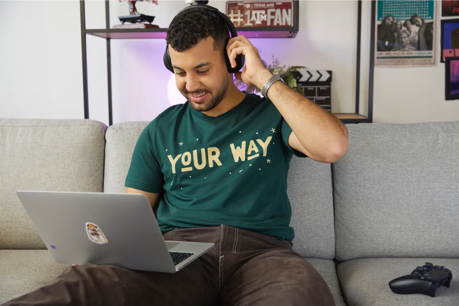 Print on Demand vs dropshipping: Which eCommerce model is right for your business?