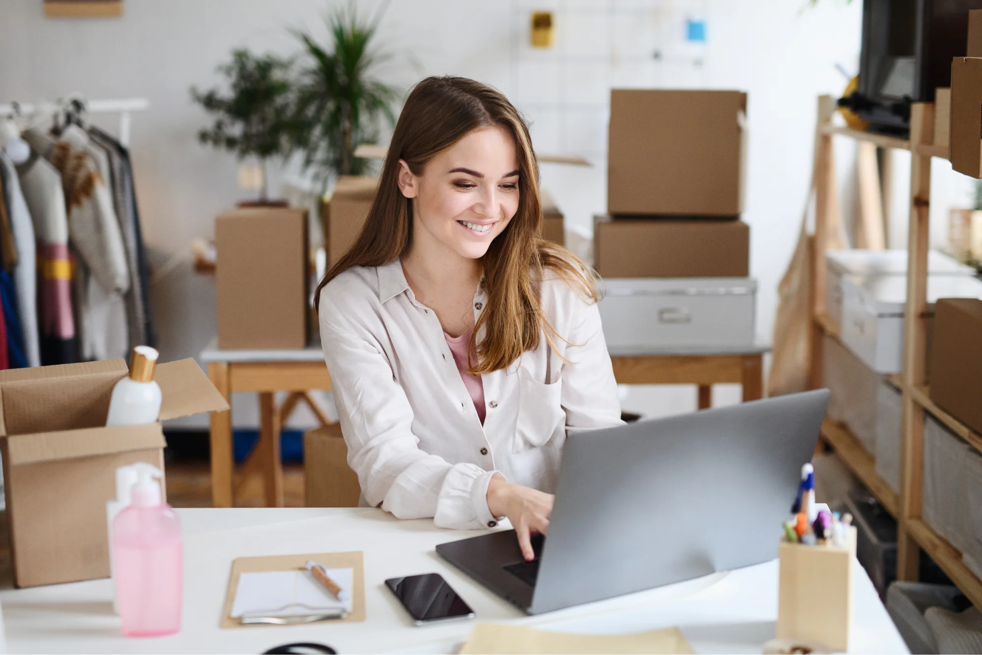 What are the pros and cons of dropshipping?