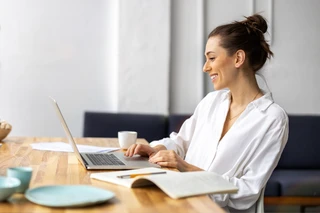 eBay vs Amazon: Pick the best platform for your business