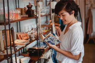 Company swag vs merch: A guide for your promotional products