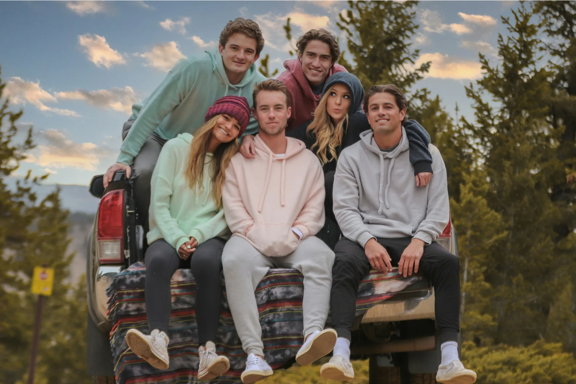 Gildan hoodies: Models, sizing and colors for 2026