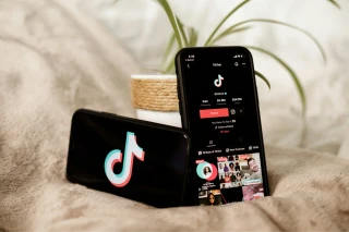 TikTok Shop shipping: A guide for print-on-demand sellers