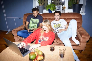 How to market a clothing brand: A complete strategy for 2026