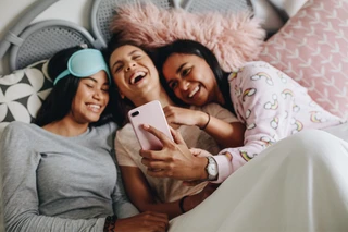 How to start a pajama business in 2026