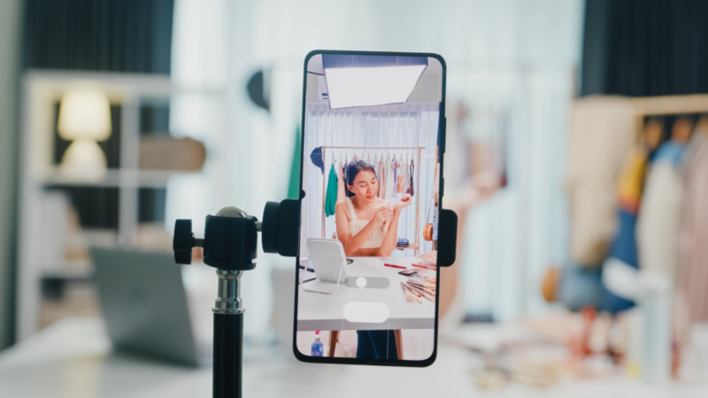 Person is filming a video on the phone