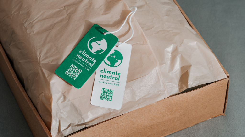 A product tag in a delivery box stating it’s a climate-neutral product.