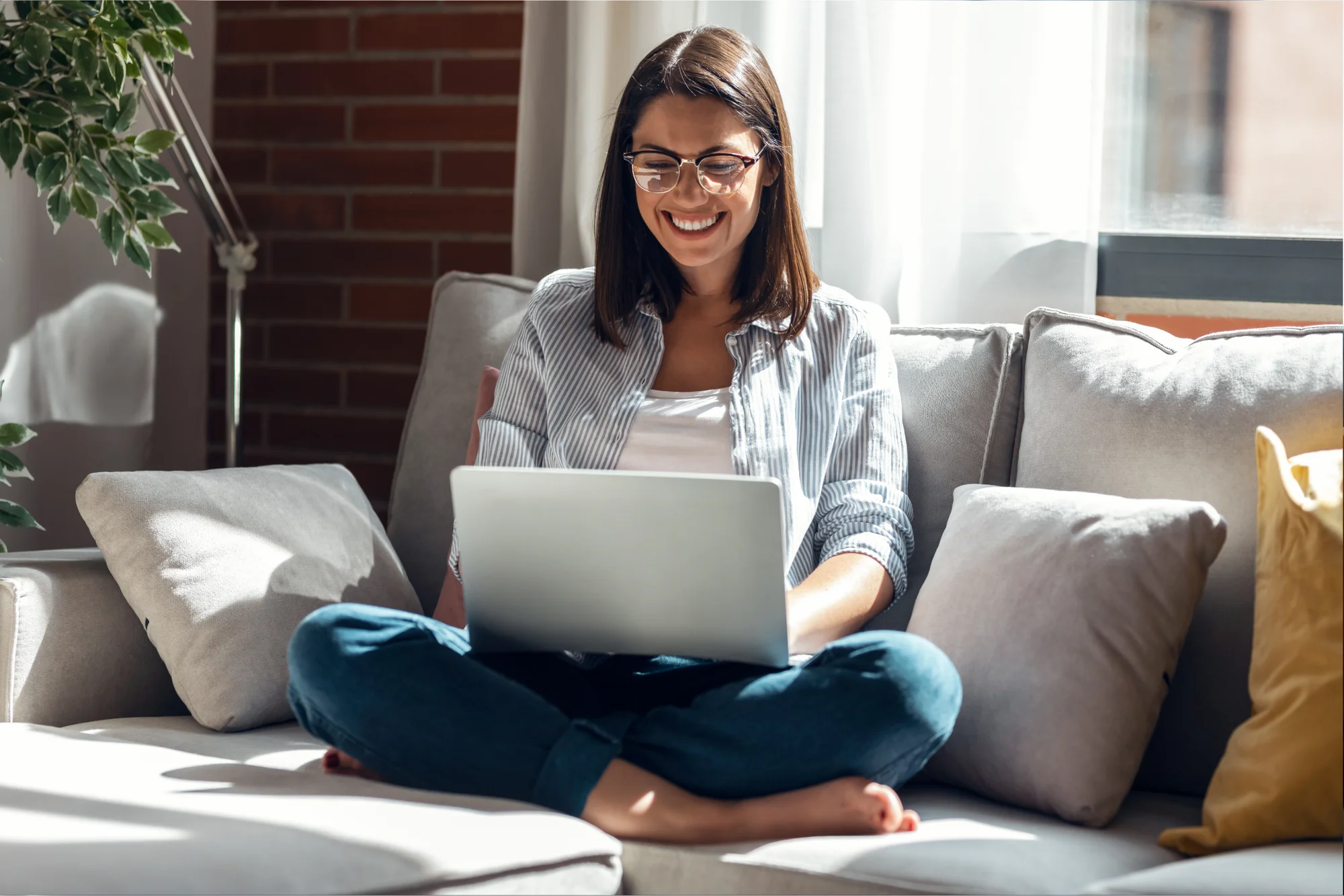Side hustles for women: 17 Ways to earn extra in 2026