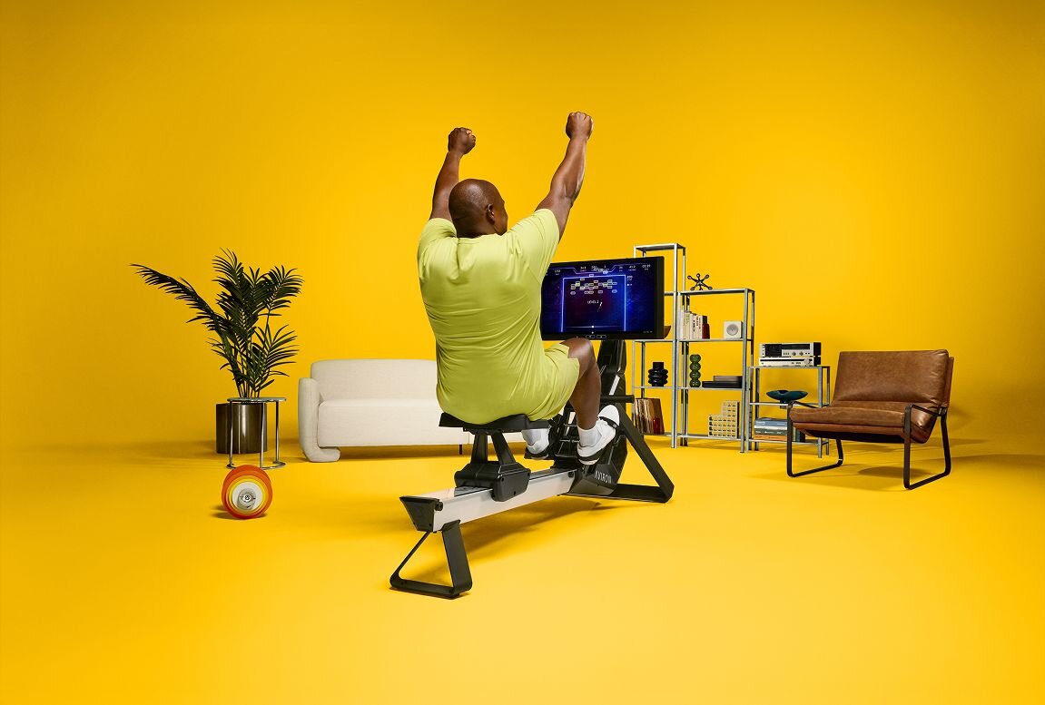 Aviron rower with a touchscreen workout visible during a rowing session.