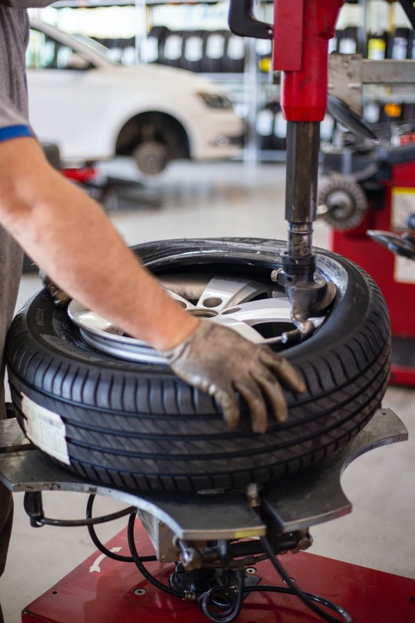 vw service sydney - tyre repairs