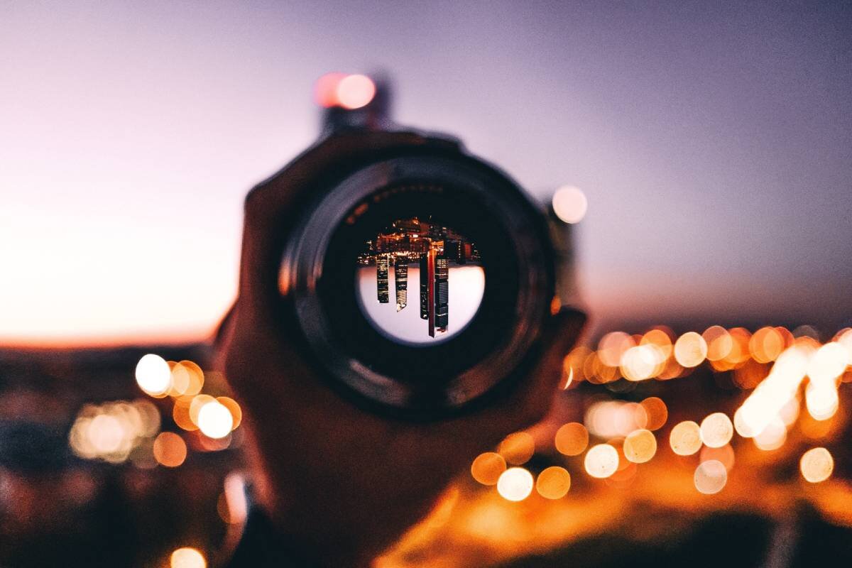 Inverted image from a zoom scope