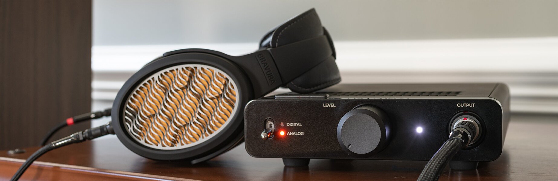 Warwick Acoustics BRAVURA Headphone System with amplifier and headphones