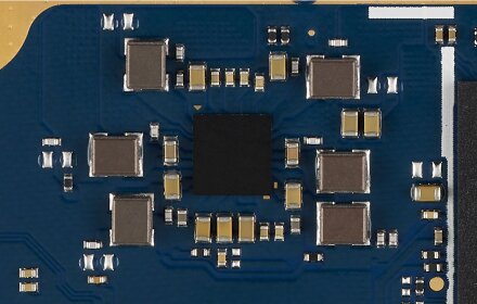 Ultra-low noise LDO regulator