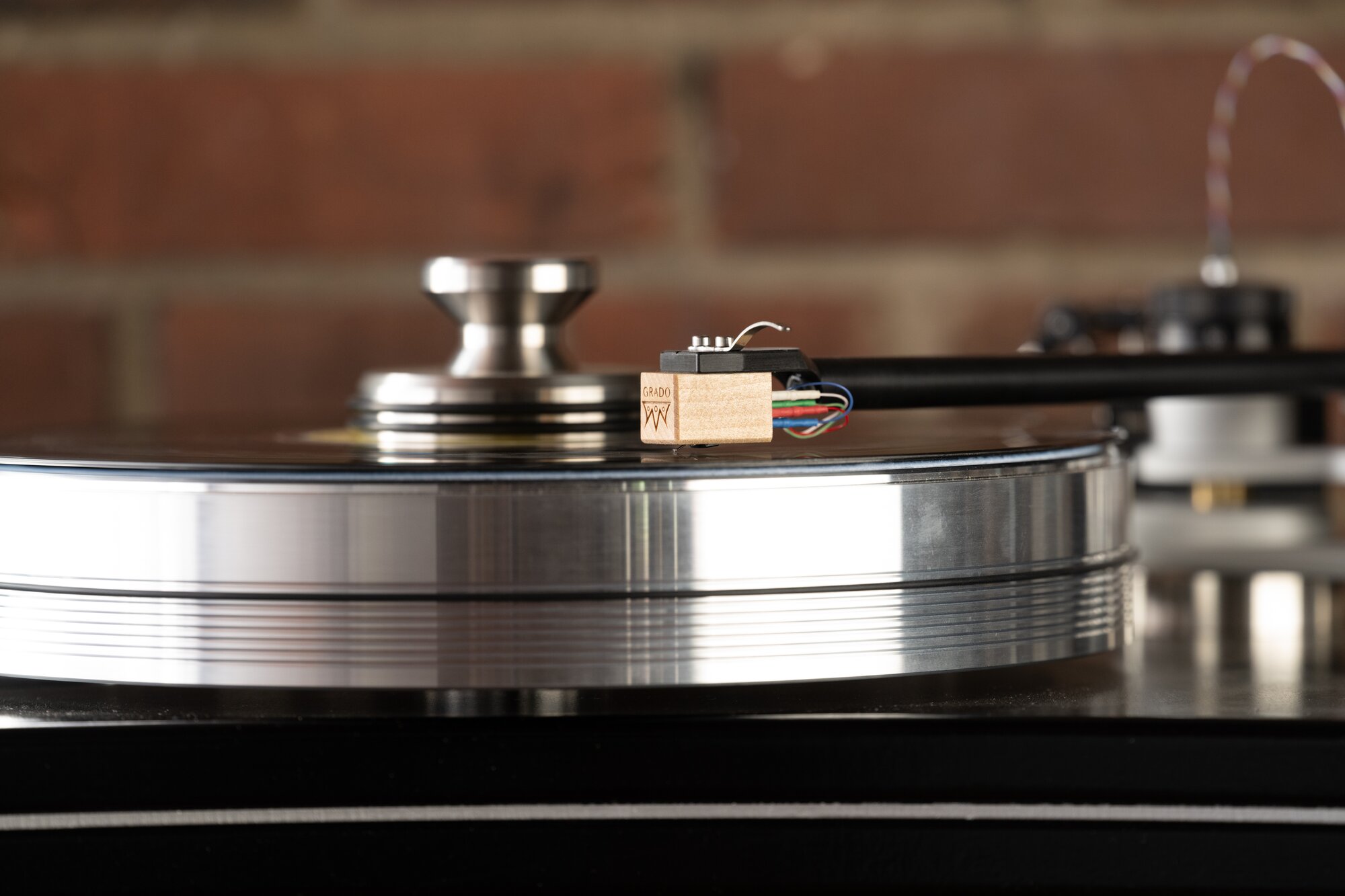 side view of cartridge on turntable
