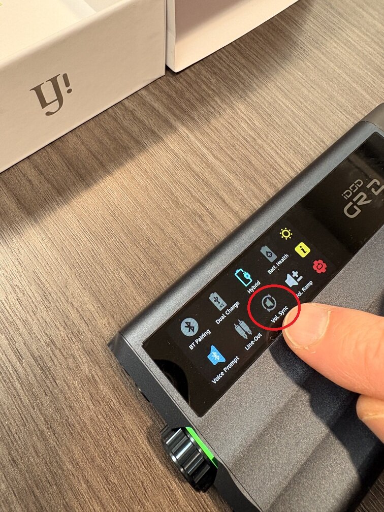 finger hitting the volume sync button in the settings of the gr2