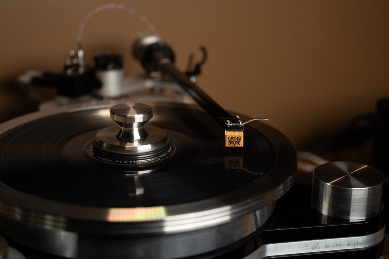 overhead close-up of a cartridge on turntable
