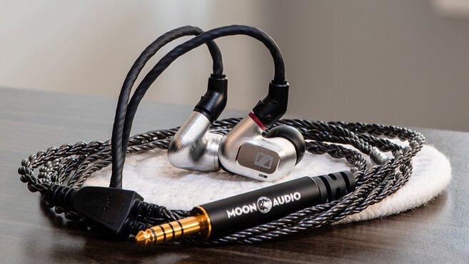 Moon Audio Silver Dragon MMCX IEM Cable with Sennheiser IE900 IEM 