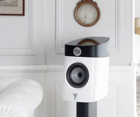 Sopra N°1 on stand in front of the white living room