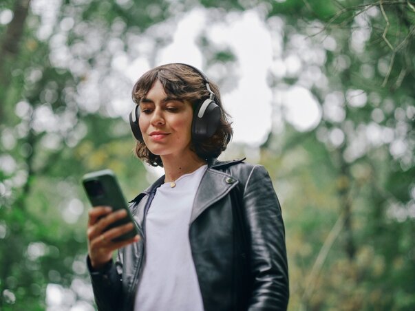 Sennheiser HDB 630 Wireless closed-back Headphones