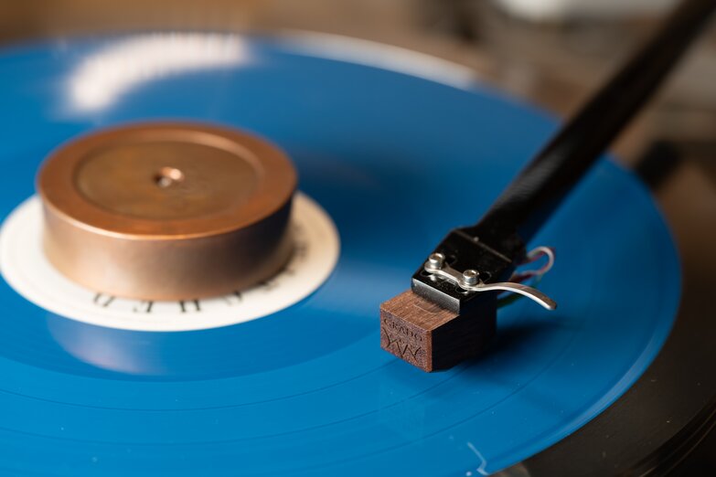 close up of cartridge on turntable