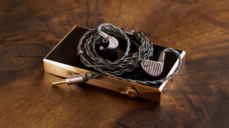 ocean iems coiled on top of dap on wooden table