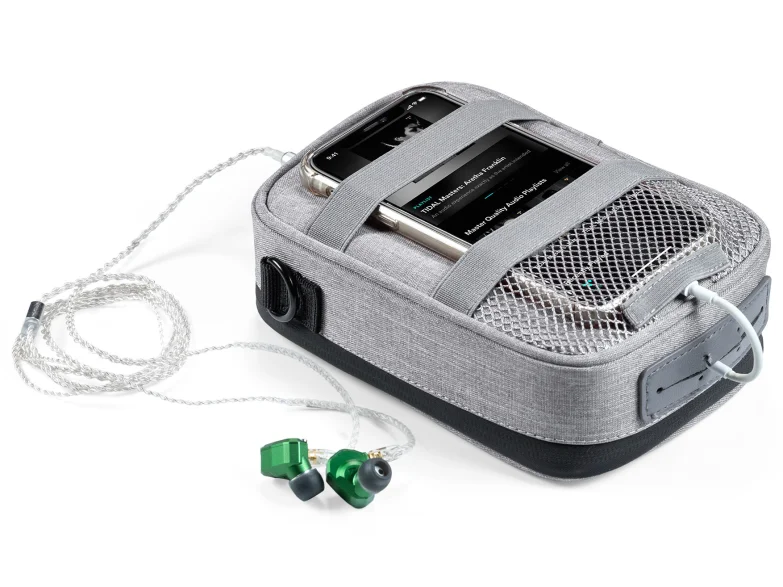 Closed iTraveller case with phone and iems