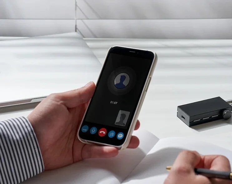 Astell&Kern AK HB1 and smartphone