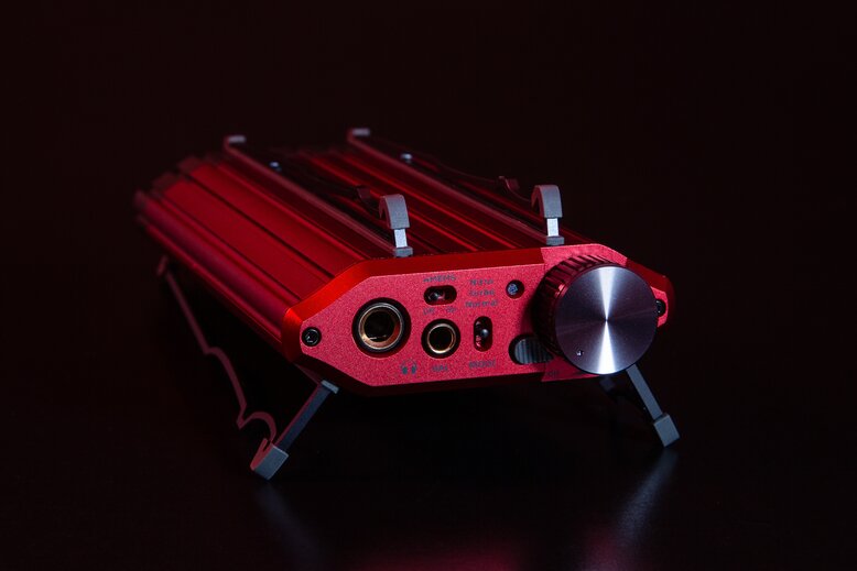 iFi iDSD Diablo 2 connection side view