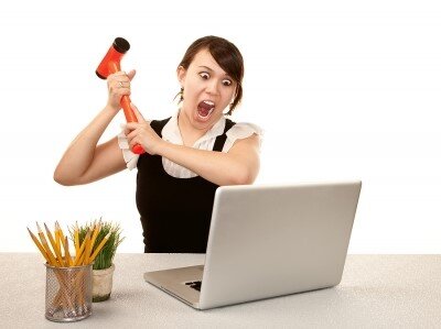 woman angry at laptop 