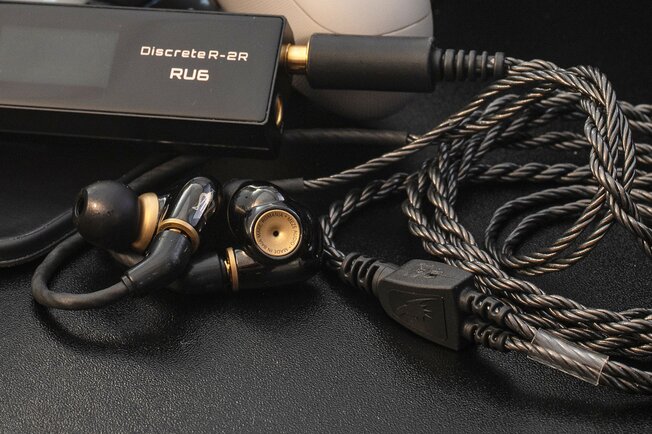 Moon Audio Silver Dragon MMCX IEM Cable with Meze Audio ADVAR IEM and Cayin RU6 Portable USB DAC