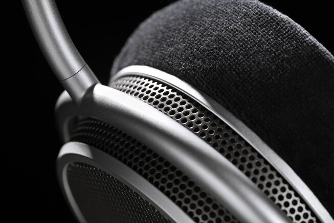 Close-up of OAE2 headband connected to earcup