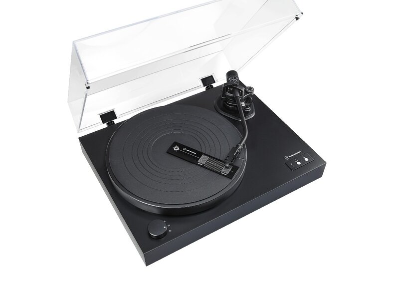 cartridge alignment protrator on a turntable
