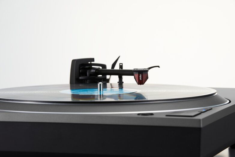 SL-1500C Direct Drive Turntable close-up of arm