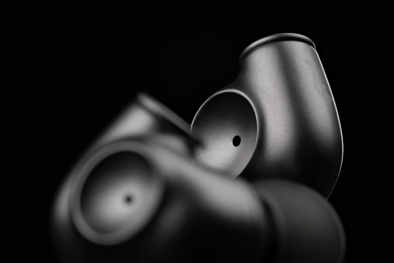 ASTRU Dynamic Driver IEMs impressions upclose