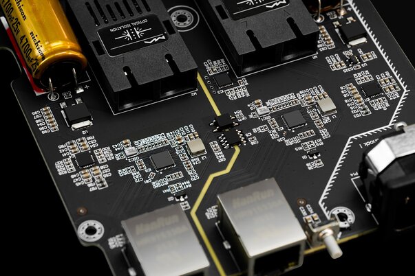 Matrix Audio SI-1 internals close up of clocks