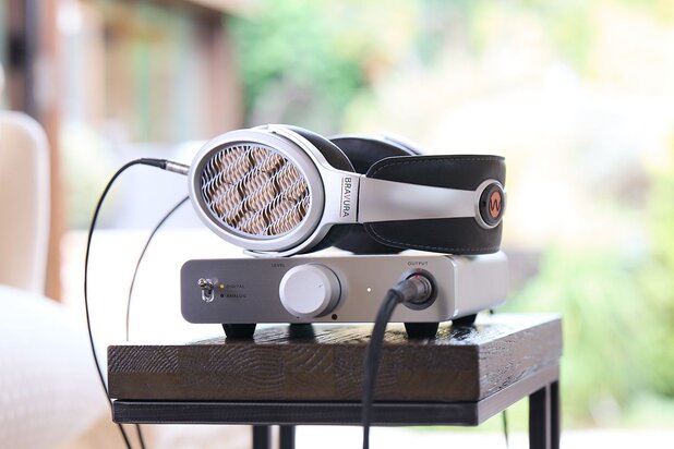 Warwick Acoustics BRAVURA Headphone System with amplifier and headphones