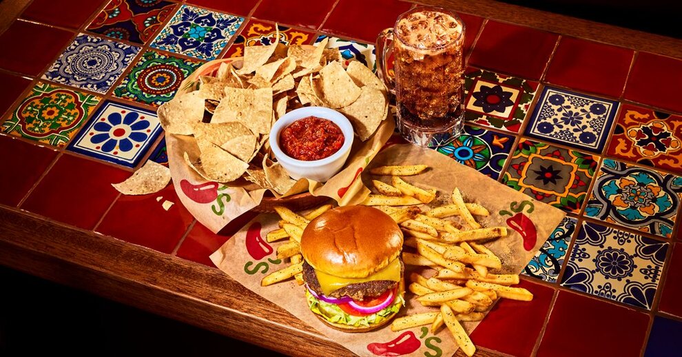 Chili's 3 for Me with an Oldtimer with Cheese, Chips & Salsa and a Beverage