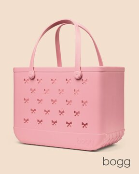 Image of pink Owala water bottle 