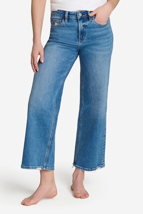 waist-down image of model wearing medium wash wide leg cropped jeans