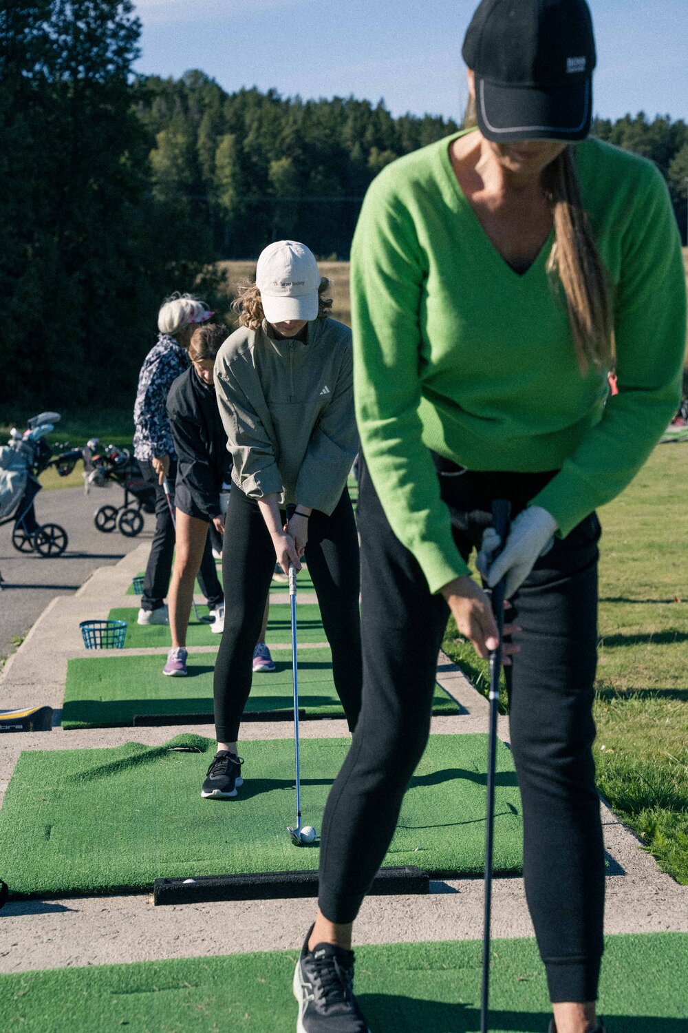 Spelare adresserar bollen på Birdies & Bubbles