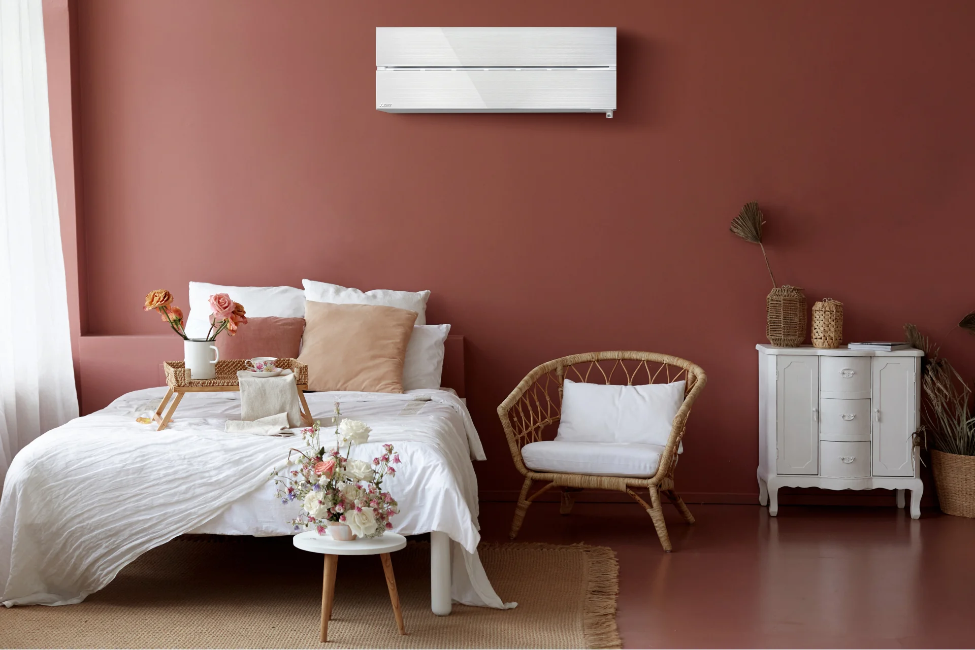 LN25 Black Diamond HyperCore® Smart High Wall Heat Pump