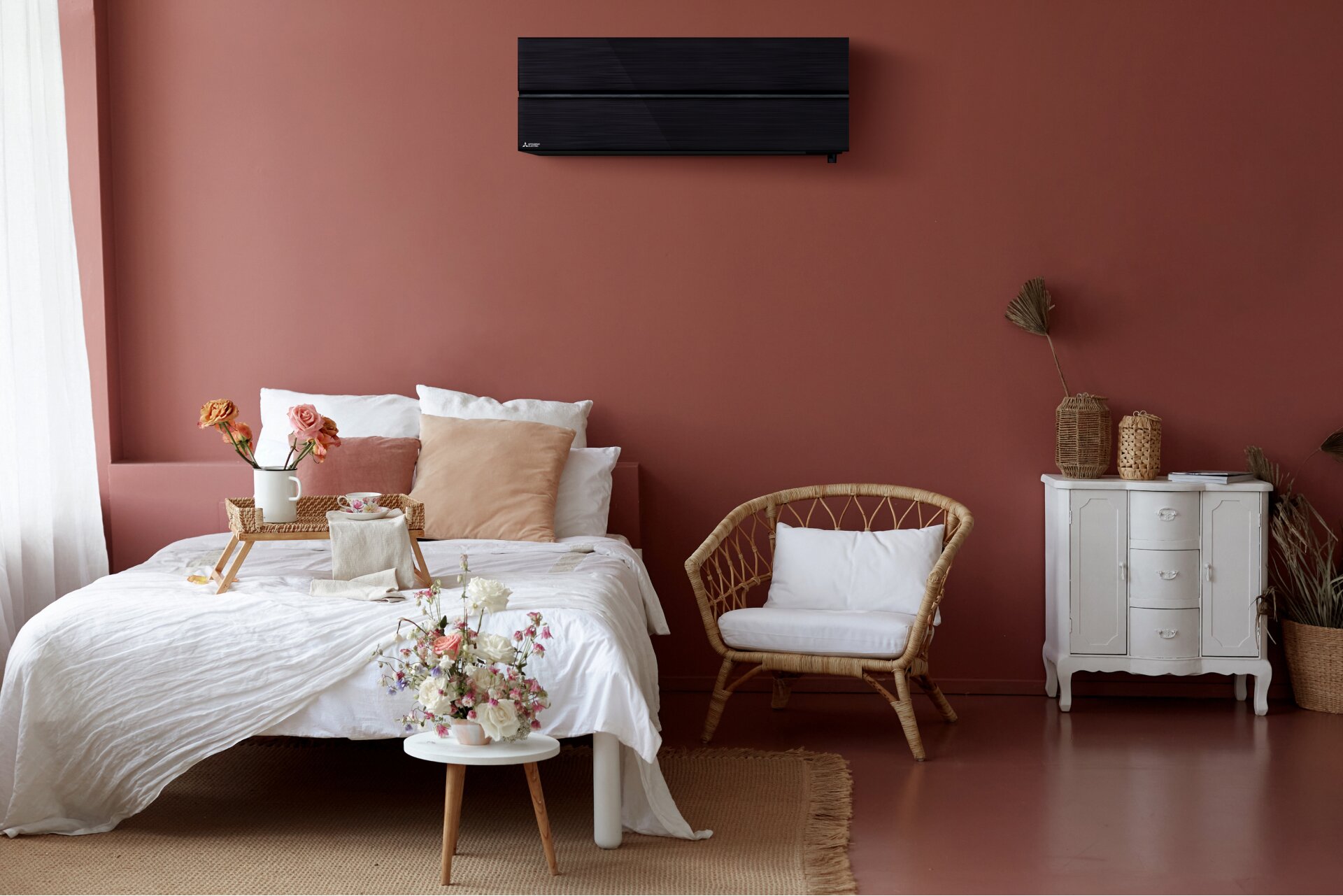 LN35 Black Diamond HyperCore® Smart High Wall Heat Pump