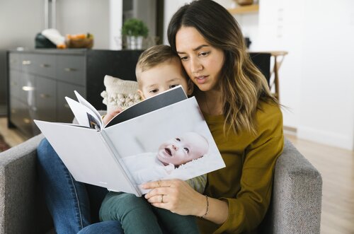 wrapping a newborn photography