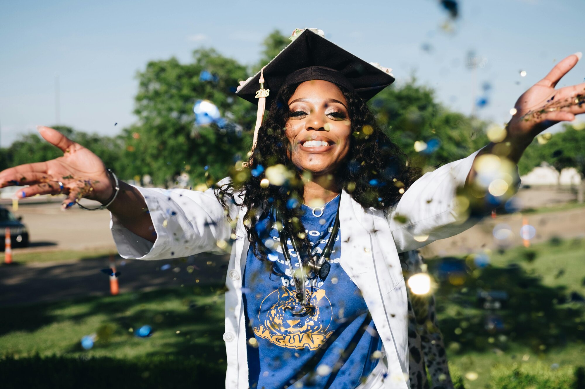 creative graduation photo ideas