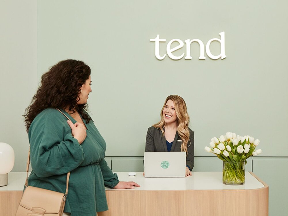 Tend hygienist speaking with welcome bar team member